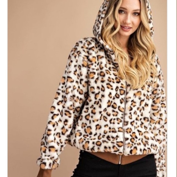 🤍🔥IVORY LEOPARD FAUX FUR BOMBER JACKET - Picture 2 of 5